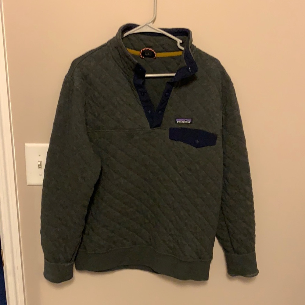 Small Patagonia fleece pullover